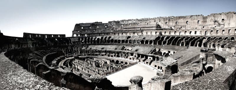 Colosseum μέσα στη Ρώμη στοκ φωτογραφία