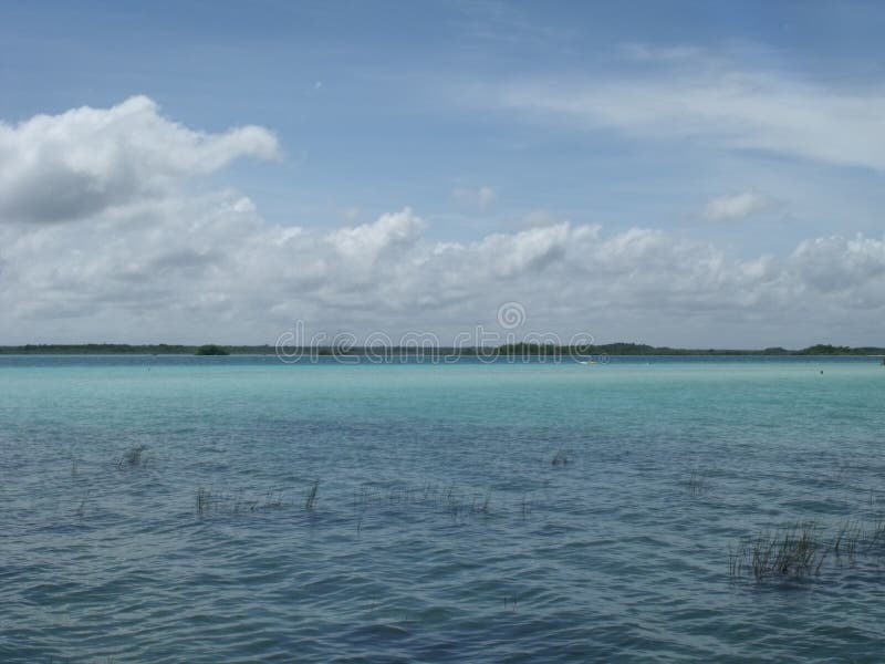 Colours jeziorny Bacalar Meksyk zdjęcia stock Colours jeziorny Bacalar Meksyk zdjęcia stock