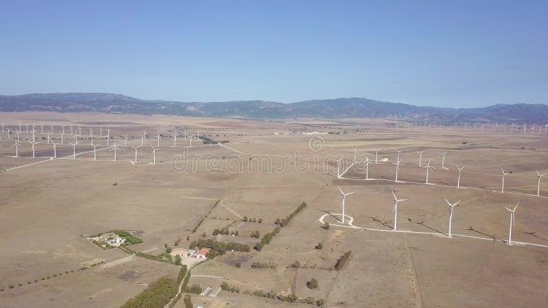 Colpo aereo dei mulini a vento in deserto