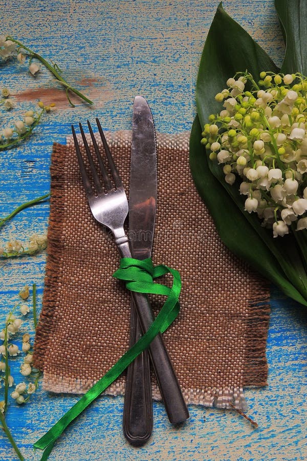 Coltelleria e mughetti fotografia stock libera da diritti