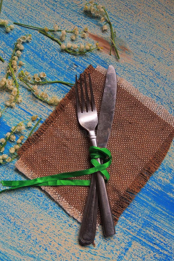 Coltelleria e mughetti immagini stock libere da diritti