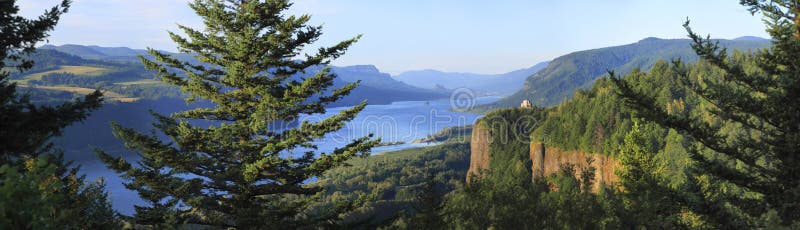 The Columbia River Gorge & Vista house, panorama.