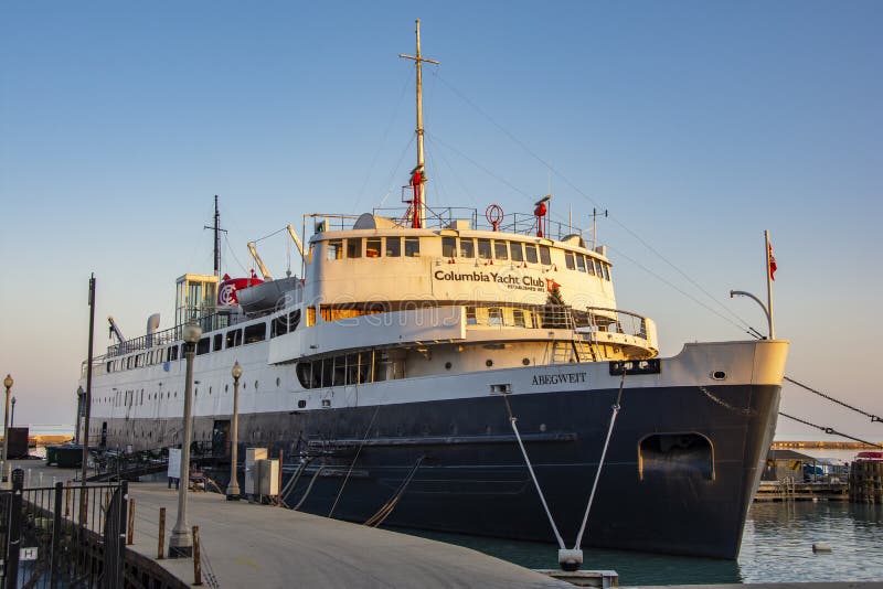 columbia yacht club ship