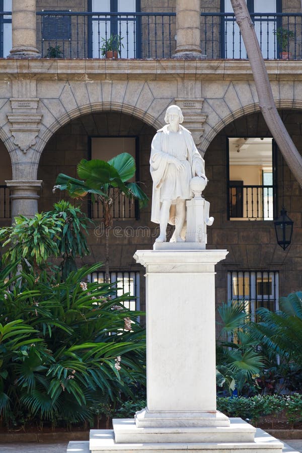 Columbus statue in Palacio de los Capitanes Generales, Havana, Cuba. Pillar column garden stock images, royalty-free photos and pictures
