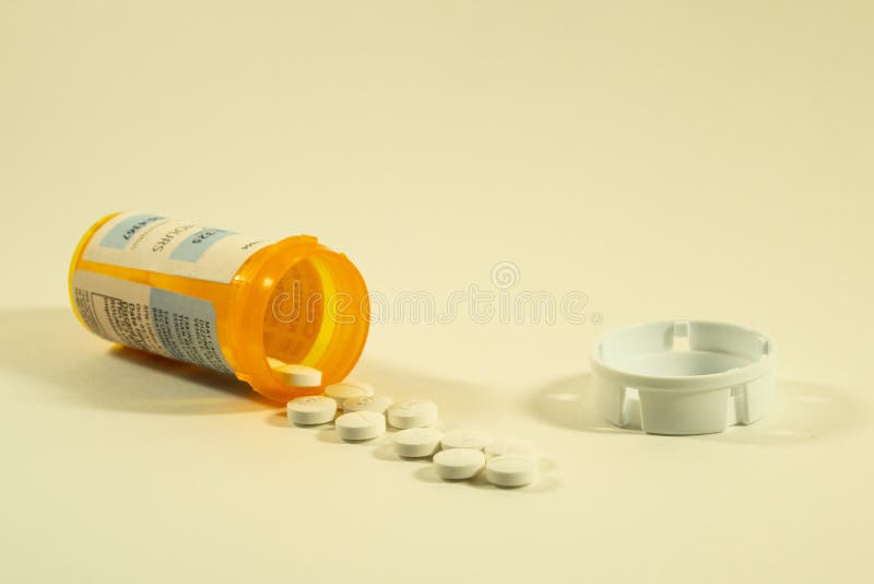 Columbus, Ohio - 18 luglio 2019 - bottiglia rovesciata di Hydrocodone fotografia stock Columbus, Ohio - 18 luglio 2019 - bottiglia rovesciata di Hydrocodone fotografia stock