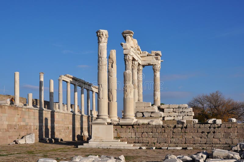 colunas da cidade antiga Pergamon & x28; Bergama& x29; , Turquia fotografia de stock royalty free colunas da cidade antiga Pergamon & x28; Bergama& x29; , Turquia fotografia de stock royalty free