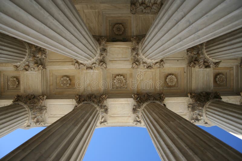 Colunas de mármore na corte suprema