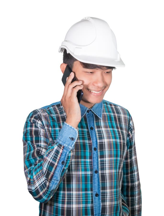 Comando de pensamento do coordenador do homem de neg?cios com telefone celular e para vestir o pl?stico branco do capacete de seg foto de stock royalty free Comando de pensamento do coordenador do homem de neg?cios com telefone celular e para vestir o pl?stico branco do capacete de seg foto de stock royalty free