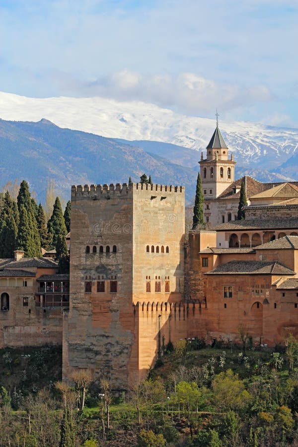 Comares wierza Alhambra w Grandzie, Hiszpania vertical