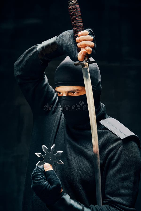 Guerreiro Samurai Japonês. Poderoso Ninja Com Espadas. Cartaz Legal Do  Combatente Asiático Com Katana Ilustração do Vetor - Ilustração de  armadura, preto: 273756613