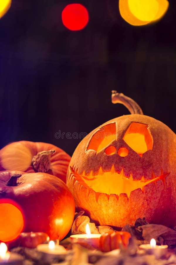 Equipamento De Cosplay. Fantasia De Bruxo Que Festa Do Halloween. Homem-alto,  Barba Branca Comemora Halloween. Velho Bruxeiro Mági Imagem de Stock -  Imagem de branco, cara: 218398871