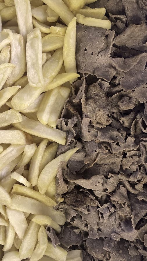 Comer refeição turca e doador de sabor com batatas fritas fotografia de stock royalty free