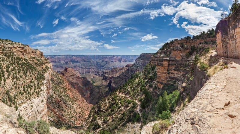Começo de Angel Trailhead brilhante em Grand Canyon Rim Arizona sul EUA imagens de stock Começo de Angel Trailhead brilhante em Grand Canyon Rim Arizona sul EUA imagens de stock