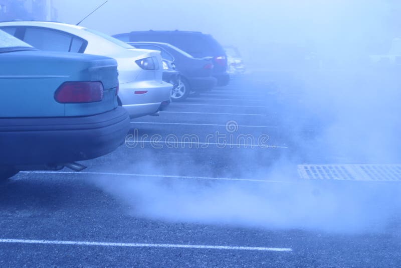 Manhã nevoeira a começar o dia. O desconhecido imagens de stock royalty free