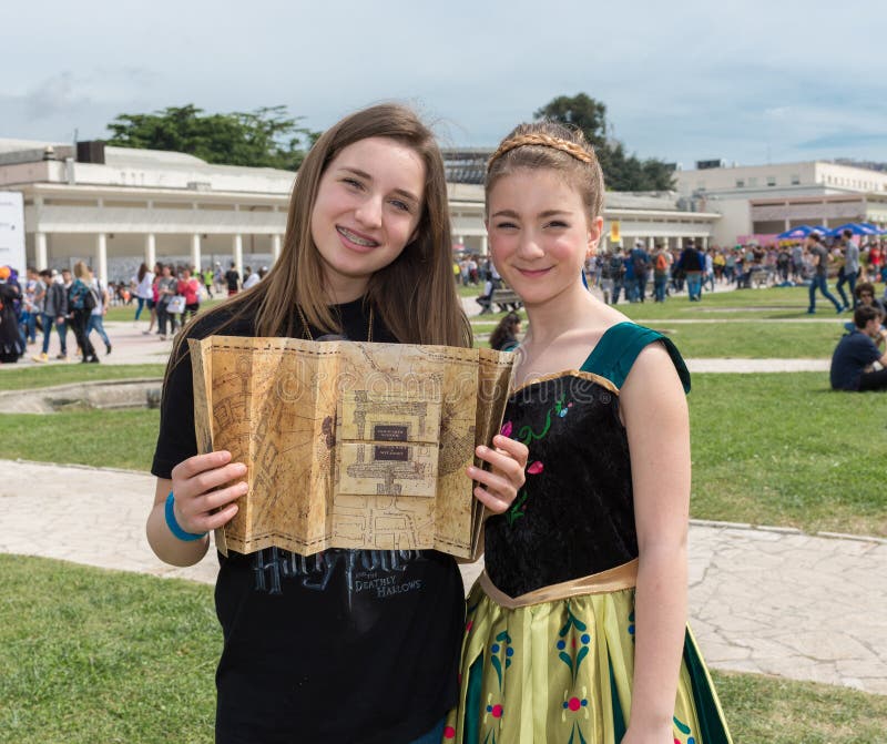 Comicon 2015 - δημόσια εκδήλωση. ΝΑΠΟΛΗ, ΙΤΑΛΙΑ 2 ΜΑΐΟΥ: cosplay θέστε κατά τη διάρκεια της 17ης έκδοσης των διεθνών κινούμενων σχεδίων Comicon μπορεί επάνω 2, το 2015 στη Νάπολη