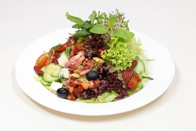 Comida de cena fina, ensalada del tocino imagen de archivo libre de regalías Comida de cena fina, ensalada del tocino imagen de archivo libre de regalías