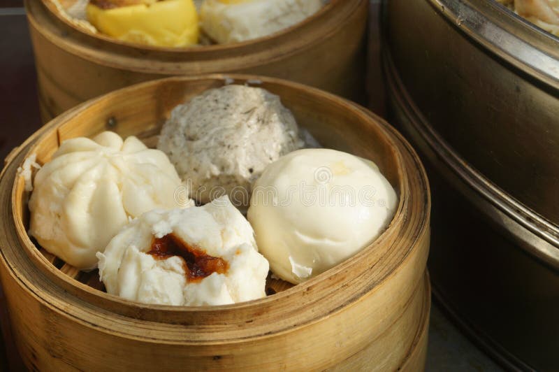 Comida de China: bollo relleno cocido al vapor imagenes de archivo Comida de China: bollo relleno cocido al vapor imagenes de archivo