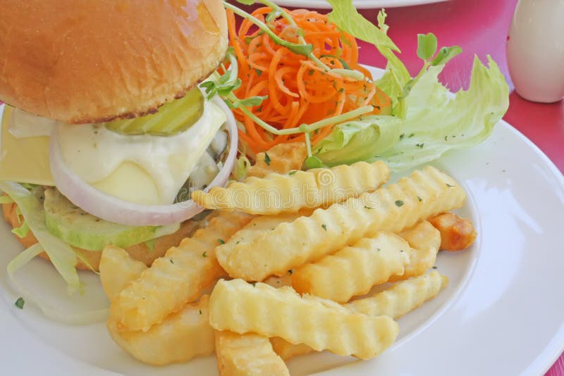 Comida determinada de la hamburguesa imagenes de archivo Comida determinada de la hamburguesa imagenes de archivo