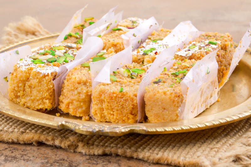 Comida indiana gulab halwa foto de stock