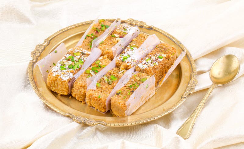 Comida indiana gulab halwa fotos de stock