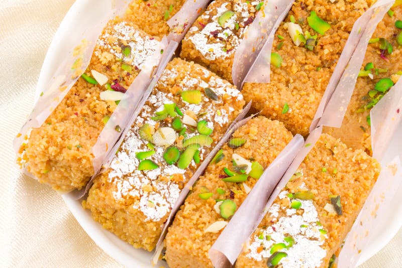 Comida indiana gulab halwa foto de stock