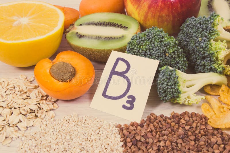 Comida nutritiva sana como los minerales naturales de la fuente, la vitamina B3 y fibra diet?tica Foto de la vendimia