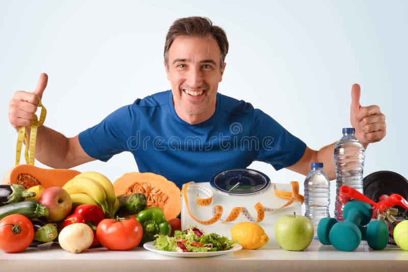 Comida saludable y deporte con deportista con signo de ok imagen de archivo