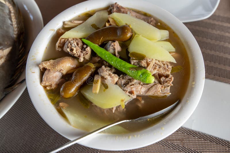 Comida vegetal filipina tradicional - pollo Sinigang fotos de archivo Comida vegetal filipina tradicional - pollo Sinigang fotos de archivo