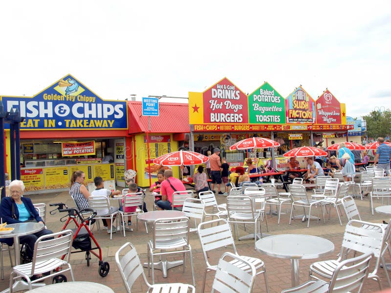 Comida Y Bebida En Un Popular Restaurante De Comida Rápida Kfc. Patatas