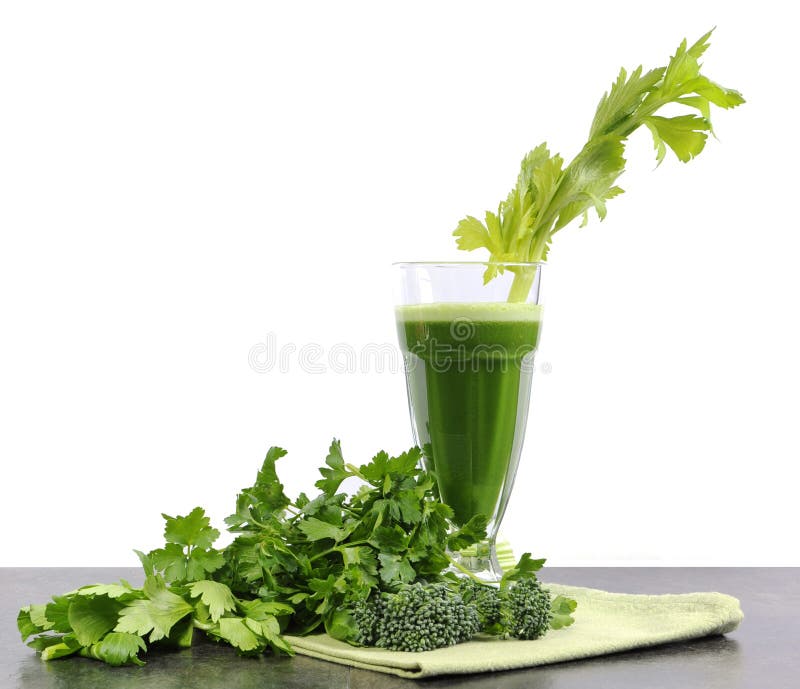Comidas sanas de la dieta sana con el jugo vegetal verde recientemente juiced nutritivo