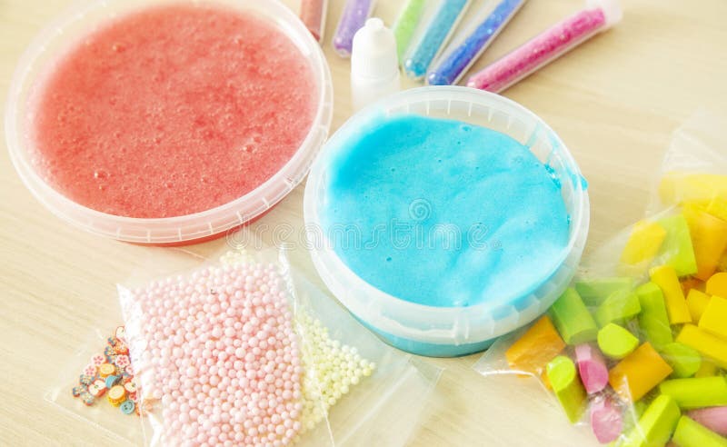 Comment faire du slime moelleux images stock