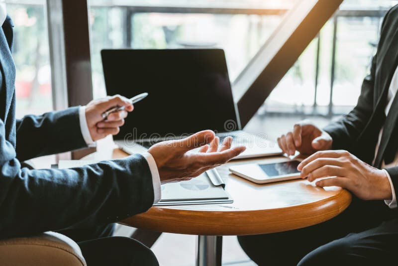 Commerci?le Raadplegend vergaderings het werk en van de brainstorming nieuw de investeringsconcept van bedrijfsprojectfinanci?n Commerci?le Raadplegend vergaderings het werk en van de brainstorming nieuw de investeringsconcept van bedrijfsprojectfinanci?n