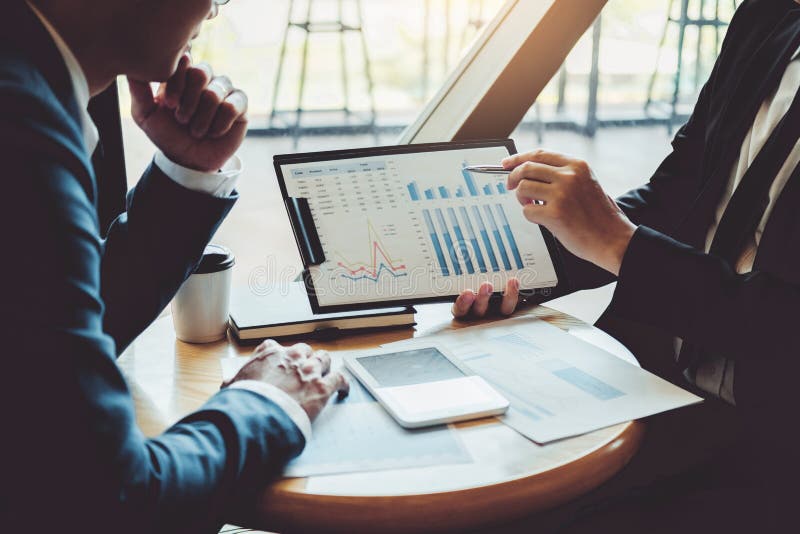 Commerci?le Raadplegend vergaderings het werk en van de brainstorming nieuw de investeringsconcept van bedrijfsprojectfinanci?n Commerci?le Raadplegend vergaderings het werk en van de brainstorming nieuw de investeringsconcept van bedrijfsprojectfinanci?n