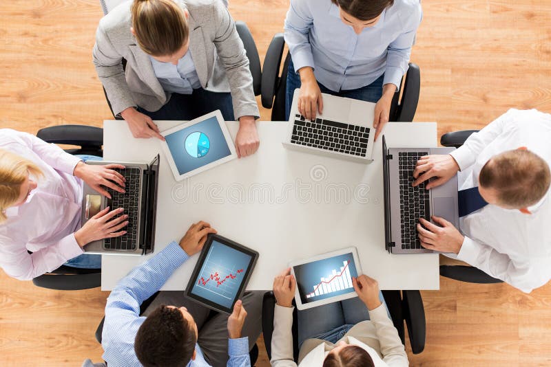 Commercieel team met laptop en tabletpc stock foto Commercieel team met laptop en tabletpc stock foto