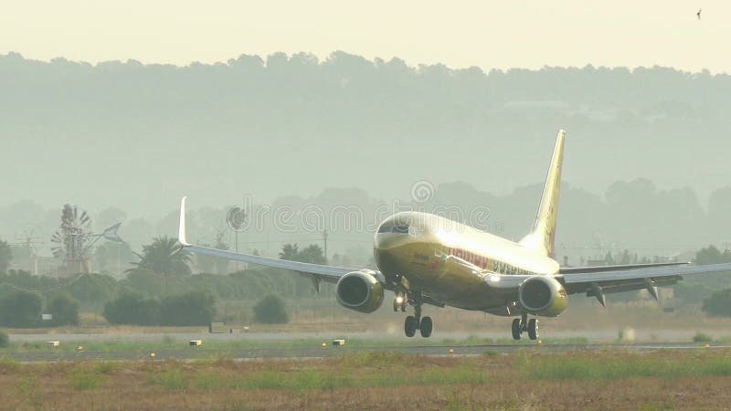 Commercieel Vliegtuig die bij Majorca-Luchthaven landen