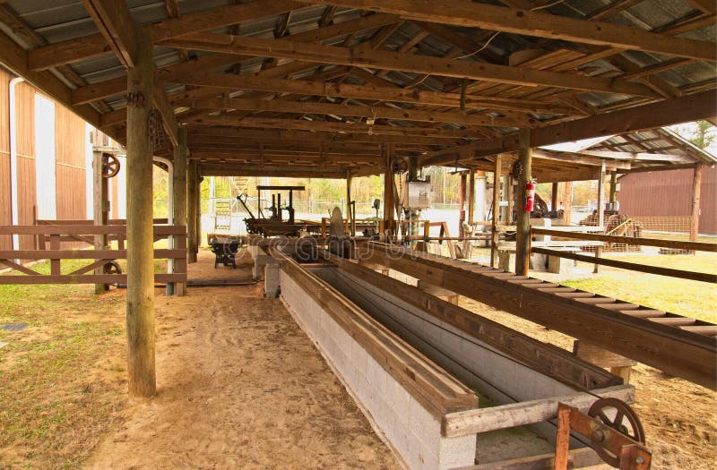 Commerciële Timmerhoutmolen in Zuidoostelijk Virginia royalty-vrije stock foto's Commerciële Timmerhoutmolen in Zuidoostelijk Virginia royalty-vrije stock foto's