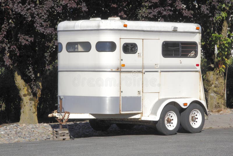 A trailer used for transporting one adult horse. A trailer used for transporting one adult horse.