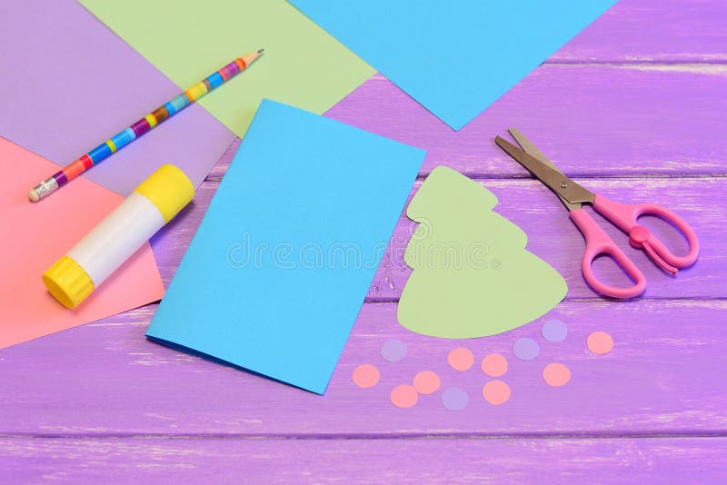 Como Fazer O Cartão De Natal Do Papel Colorido Etapa Grupo Do Papel Colorido, Tesouras, Lápis, Molde Da árvore De Natal, Vara Da Foto de Stock - Imagem de creativo, verde: 80525576 Como Fazer O Cartão De Natal Do Papel Colorido Etapa Grupo Do Papel Colorido, Tesouras, Lápis, Molde Da árvore De Natal, Vara Da Foto de Stock - Imagem de creativo, verde: 80525576