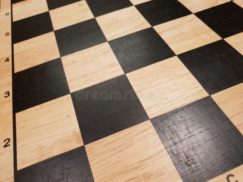 Como Jogar a Xadrez De Madeira Do Jogo De Mesa Improvisação E ângulos  Diferentes De Grupos De Xadrez, De Partes E De Tabuleiro De Foto de Stock -  Imagem de preto, potência