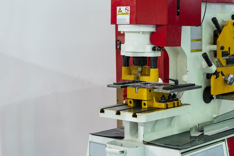 Compact Hydraulic Punch Shear Bender and Notching Machine for Cutting