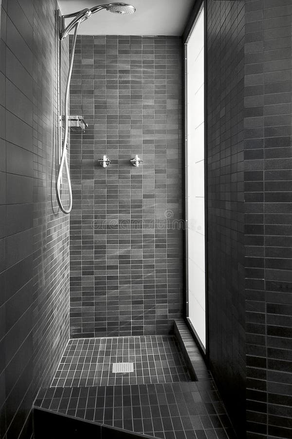 Compartiment moderne de douche de la maçonnerie photo stock Compartiment moderne de douche de la maçonnerie photo stock