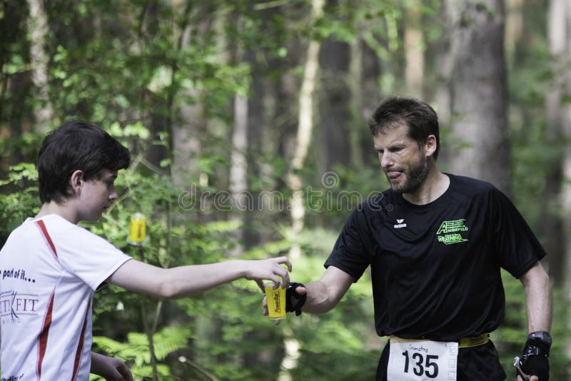 Competencia que camina del nordic fotografía de archivo
