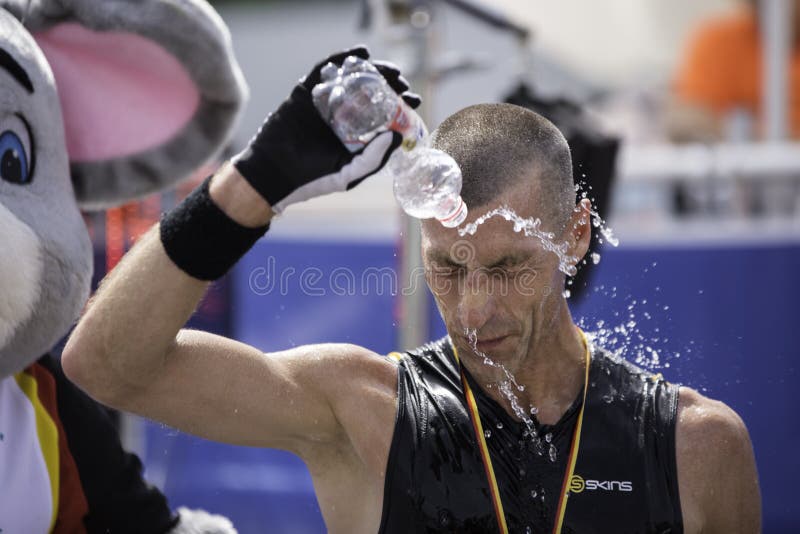 Competencia que camina del nordic imagen de archivo