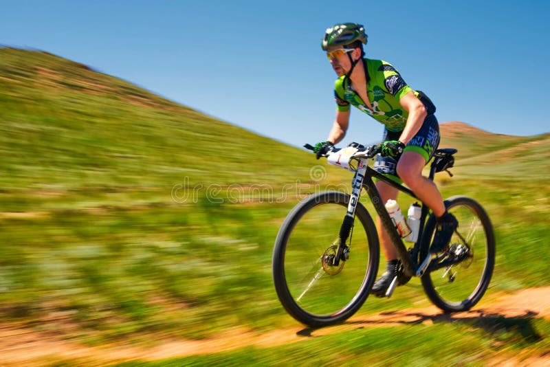 Competição da aventura do Mountain bike foto de stock Competição da aventura do Mountain bike foto de stock