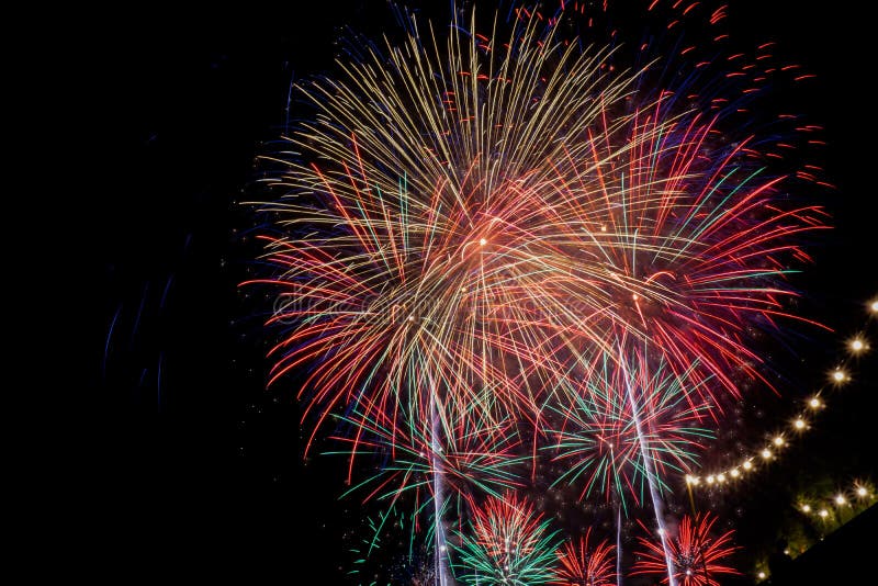 Competição internacional dos fogos-de-artifício da cidade de Tarragona imagem de stock Competição internacional dos fogos-de-artifício da cidade de Tarragona imagem de stock