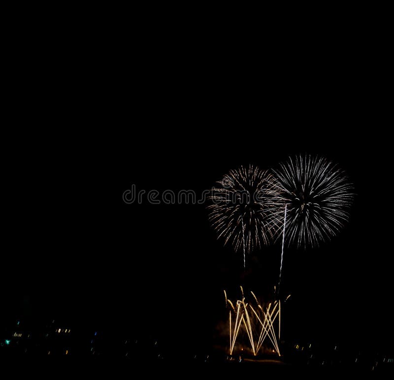 Competição internacional dos fogos-de-artifício da cidade de Tarragona foto de stock royalty free Competição internacional dos fogos-de-artifício da cidade de Tarragona foto de stock royalty free