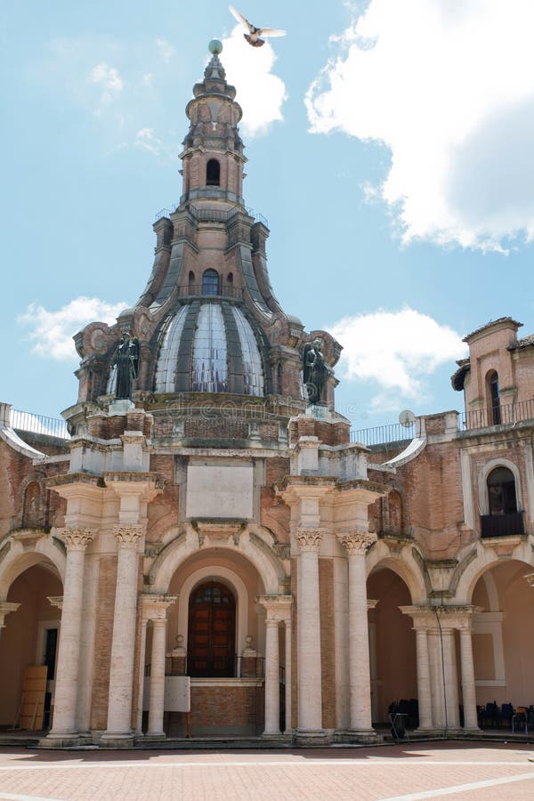 Chiesa Parrocchiale Del Buon Pastore Complesso Di Buon Pastore a Roma Fotografia Stock - Immagine di stile