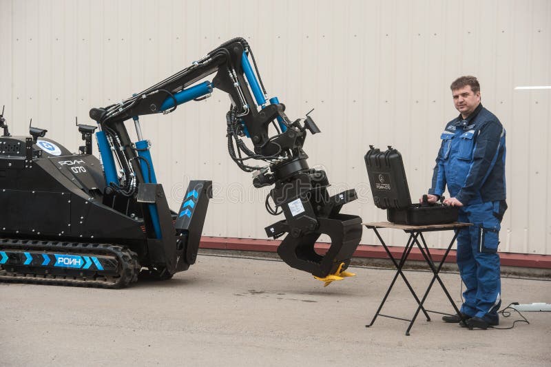 Complexe de robotique pour le travail dans des accidents de rayonnement images stock Complexe de robotique pour le travail dans des accidents de rayonnement images stock