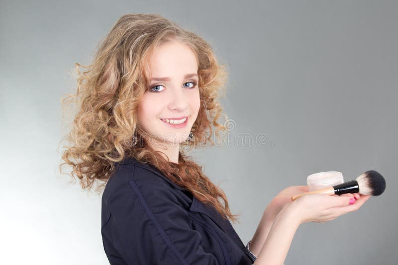 Download Compo O Artista Com A Escova E O Pó Foto de Stock - Imagem de feliz, beleza: 29826954