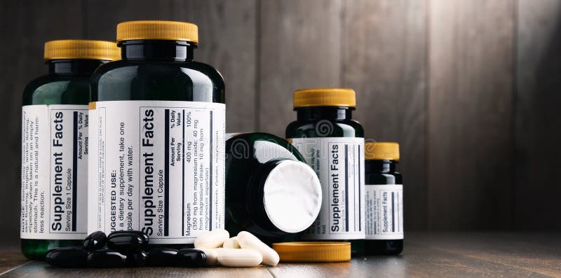 Composición con los envases del suplemento dietético Píldoras de la droga fotografía de archivo libre de regalías Composición con los envases del suplemento dietético Píldoras de la droga fotografía de archivo libre de regalías